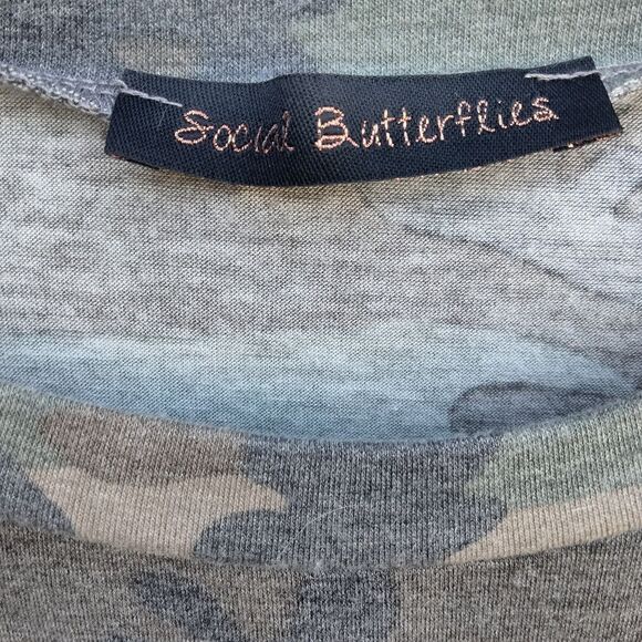 Social Butterflies Long Sleeve Camo Cropped Top Weekend Warriors Size L - Picture 3 of 5